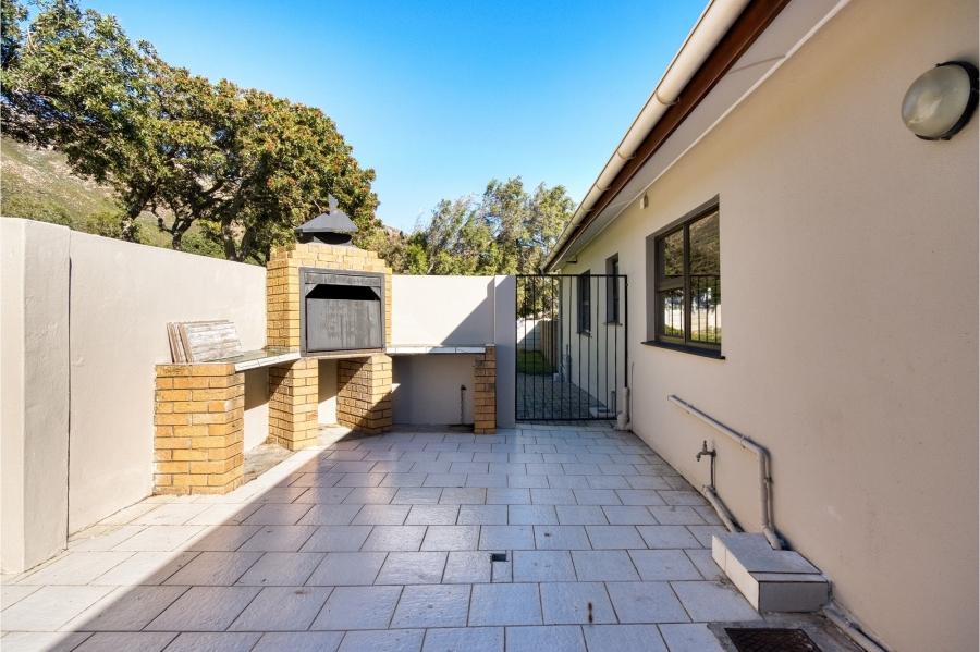 3 Bedroom Property for Sale in Mountainside Western Cape